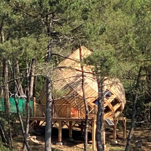 Cabane perchée la Fleur du bout du monde